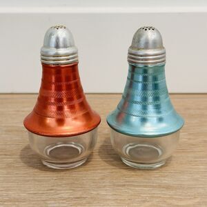 VINTAGE 1950s MCM Atomic Salt Pepper Shakers RARE Red Blue Aluminum Glass 4.25"